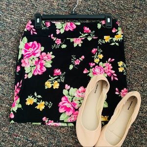 Floral pencil skirt. Xhilaration size medium.